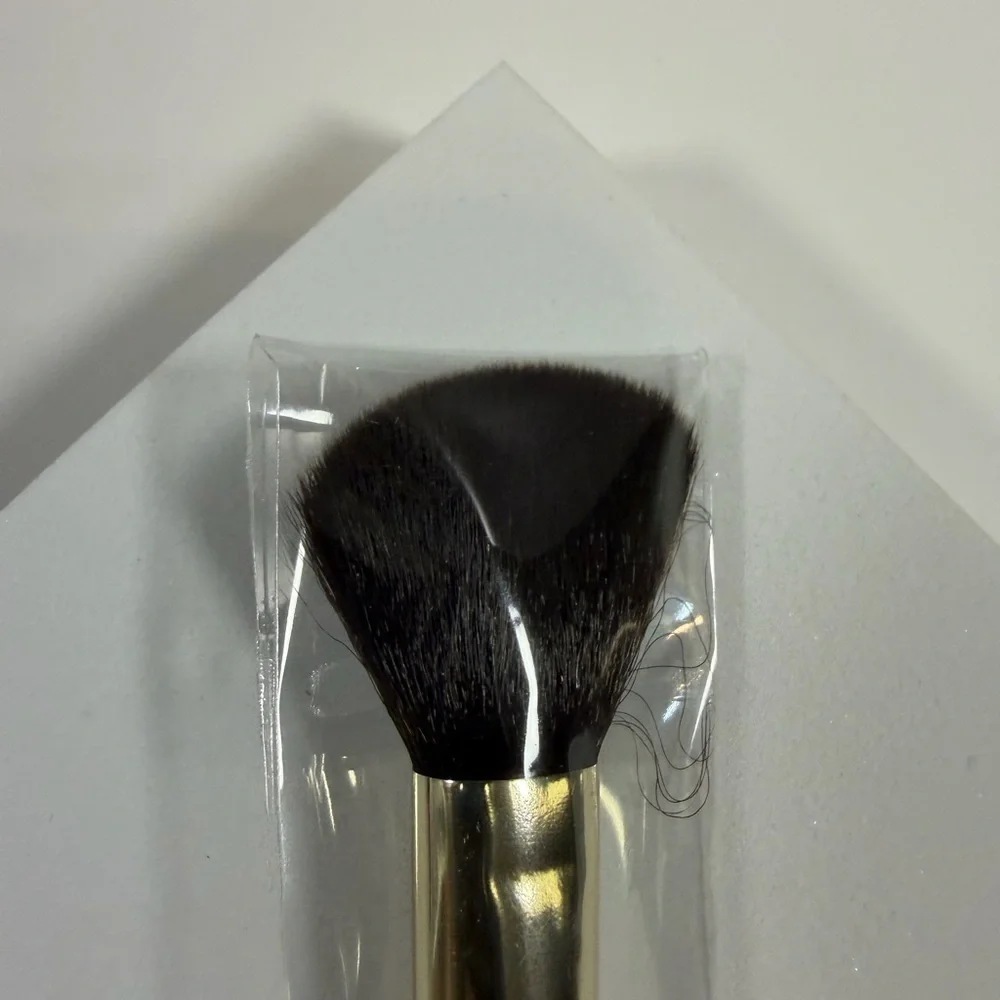 🩷5/$10🩷 Black and Gold Blush Brush